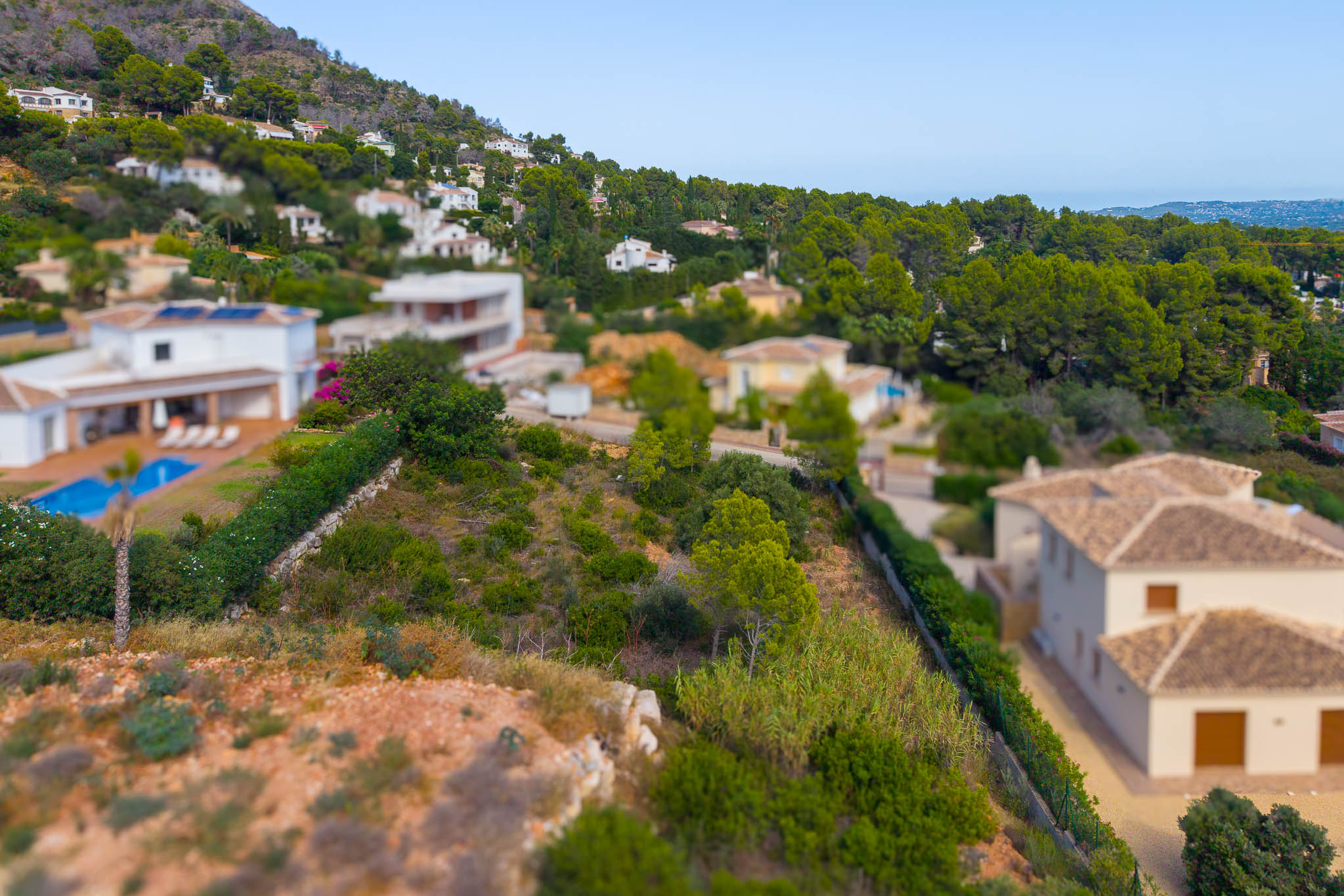 Solar Exclusivo en Jávea: Construye Tu Sueño Mediterráneo, Construye la casa de tus sueños en Jávea, Alicante. Solar exclusivo de 505.000€ en la prestigiosa Costa Blanca. Diseña tu hogar ideal cerca de playas y el vibra
