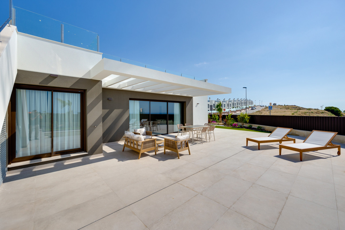 Tu Villa Soñada en Muchamiel: Lujo, Piscina y Solárium, Descubra su villa ideal en Muchamiel, Alicante. 3 dorm, 3 baños, piscina privada y solárium en la Costa Blanca. Disfrute del estilo de vida mediterráneo cerca d