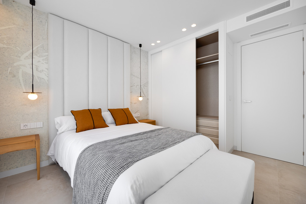 Tu Villa Soñada en Muchamiel: Lujo, Piscina y Solárium, Descubra su villa ideal en Muchamiel, Alicante. 3 dorm, 3 baños, piscina privada y solárium en la Costa Blanca. Disfrute del estilo de vida mediterráneo cerca d