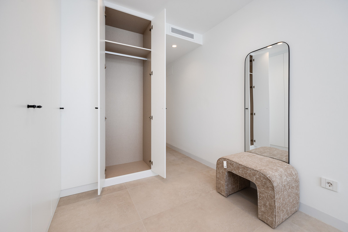Tu Villa Soñada en Muchamiel: Lujo, Piscina y Solárium, Descubra su villa ideal en Muchamiel, Alicante. 3 dorm, 3 baños, piscina privada y solárium en la Costa Blanca. Disfrute del estilo de vida mediterráneo cerca d