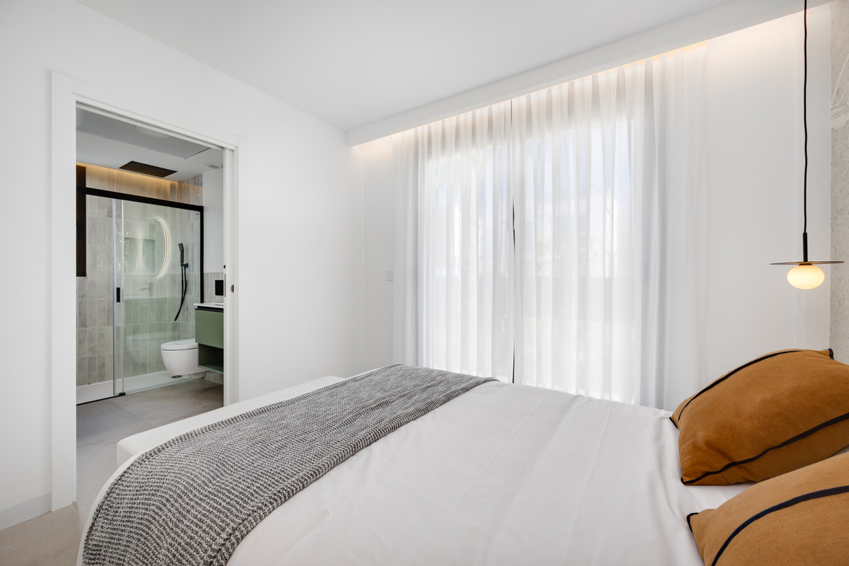 Tu Villa Soñada en Muchamiel: Lujo, Piscina y Solárium, Descubra su villa ideal en Muchamiel, Alicante. 3 dorm, 3 baños, piscina privada y solárium en la Costa Blanca. Disfrute del estilo de vida mediterráneo cerca d