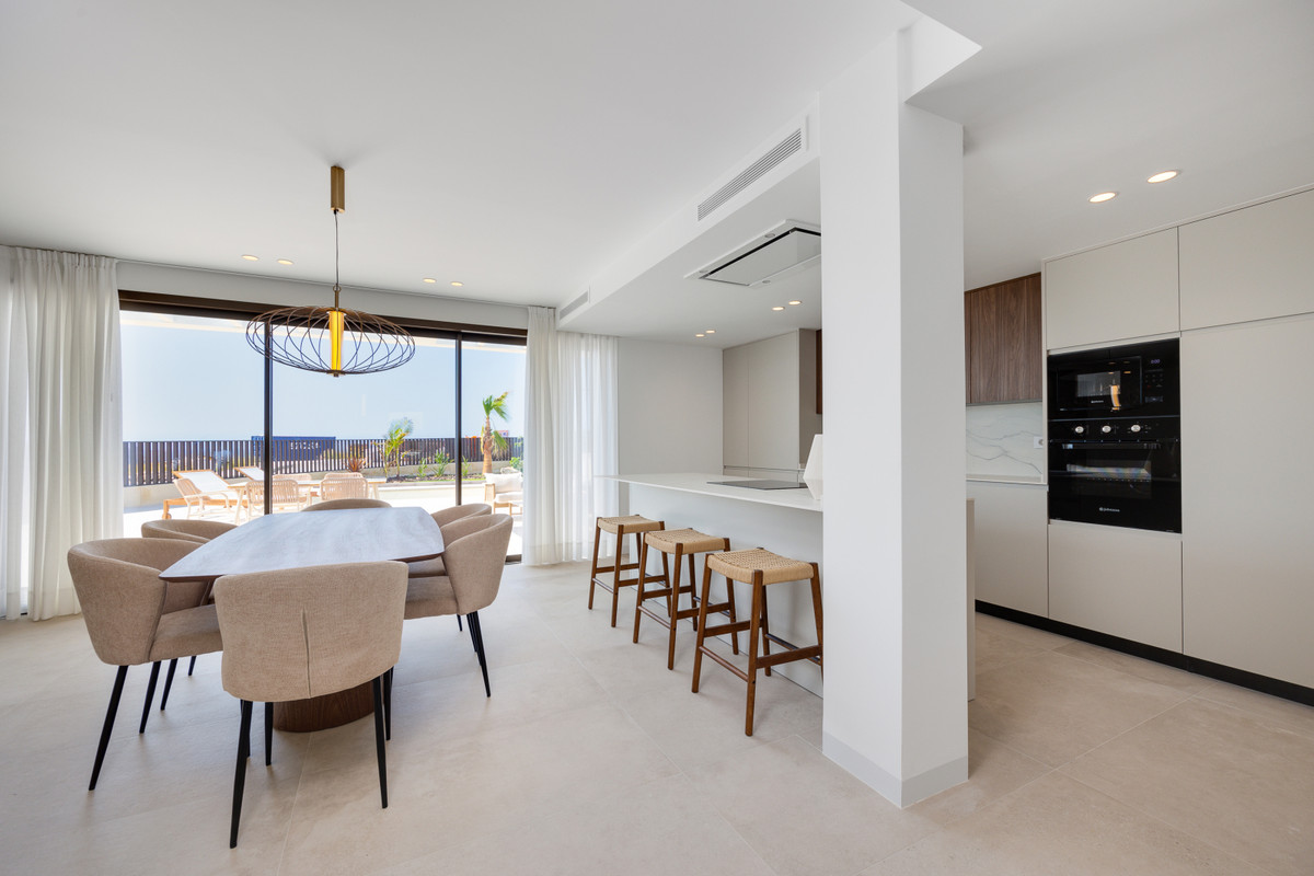 Tu Villa Soñada en Muchamiel: Lujo, Piscina y Solárium, Descubra su villa ideal en Muchamiel, Alicante. 3 dorm, 3 baños, piscina privada y solárium en la Costa Blanca. Disfrute del estilo de vida mediterráneo cerca d