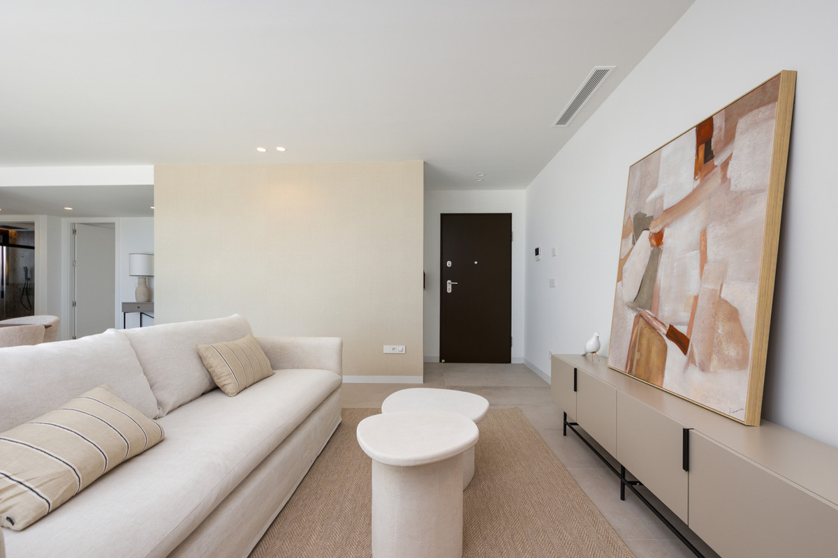 Tu Villa Soñada en Muchamiel: Lujo, Piscina y Solárium, Descubra su villa ideal en Muchamiel, Alicante. 3 dorm, 3 baños, piscina privada y solárium en la Costa Blanca. Disfrute del estilo de vida mediterráneo cerca d