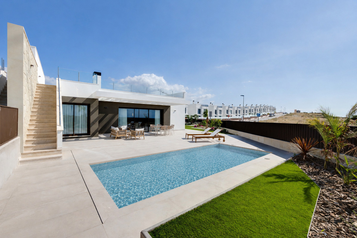 Tu Villa Soñada en Muchamiel: Lujo, Piscina y Solárium, Descubra su villa ideal en Muchamiel, Alicante. 3 dorm, 3 baños, piscina privada y solárium en la Costa Blanca. Disfrute del estilo de vida mediterráneo cerca d