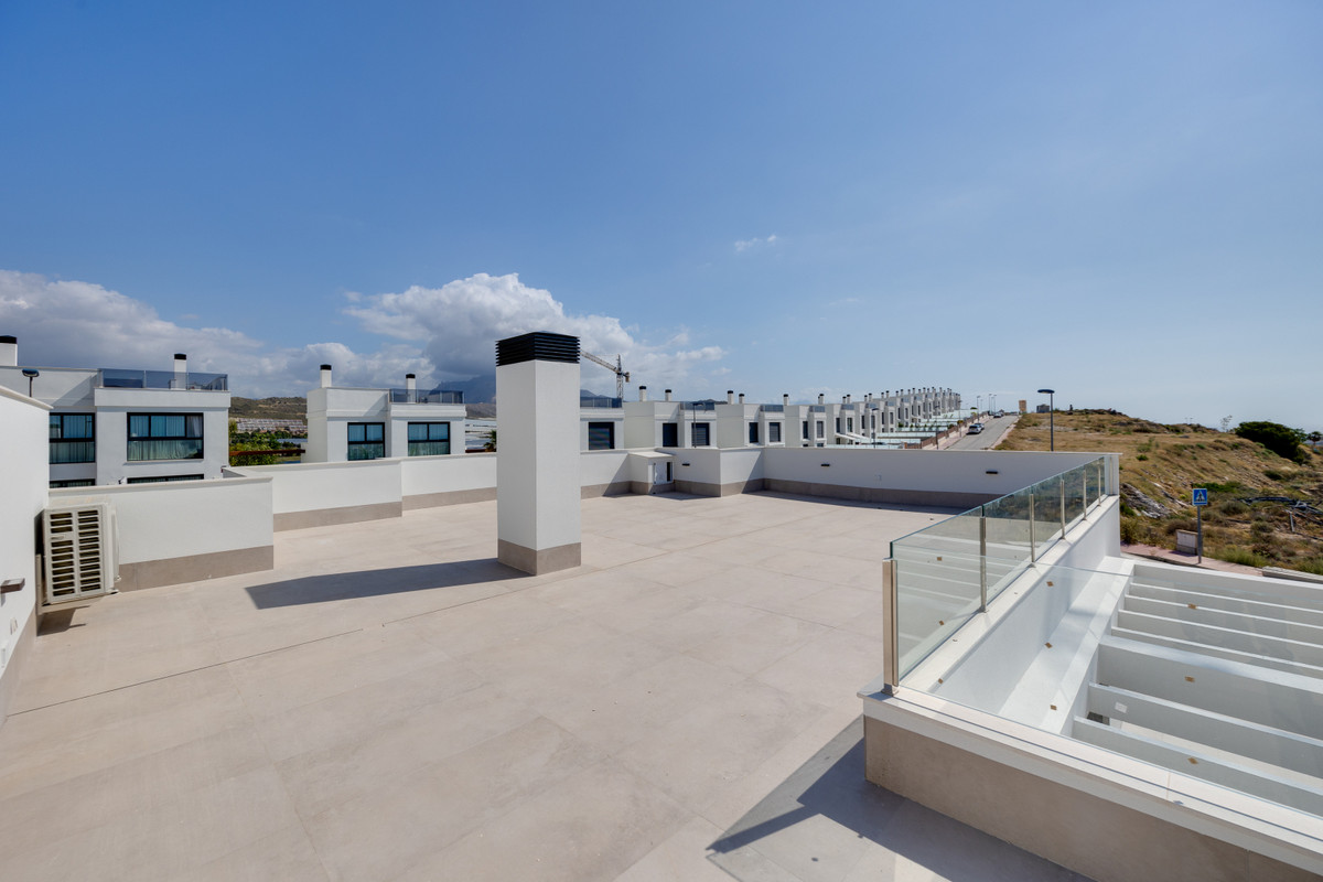 Tu Villa Soñada en Muchamiel: Lujo, Piscina y Solárium, Descubra su villa ideal en Muchamiel, Alicante. 3 dorm, 3 baños, piscina privada y solárium en la Costa Blanca. Disfrute del estilo de vida mediterráneo cerca d
