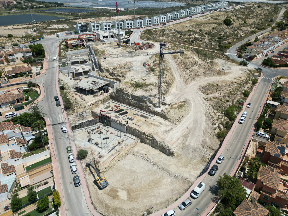 Tu Villa Soñada en Muchamiel: Lujo, Piscina y Solárium, Descubra su villa ideal en Muchamiel, Alicante. 3 dorm, 3 baños, piscina privada y solárium en la Costa Blanca. Disfrute del estilo de vida mediterráneo cerca d