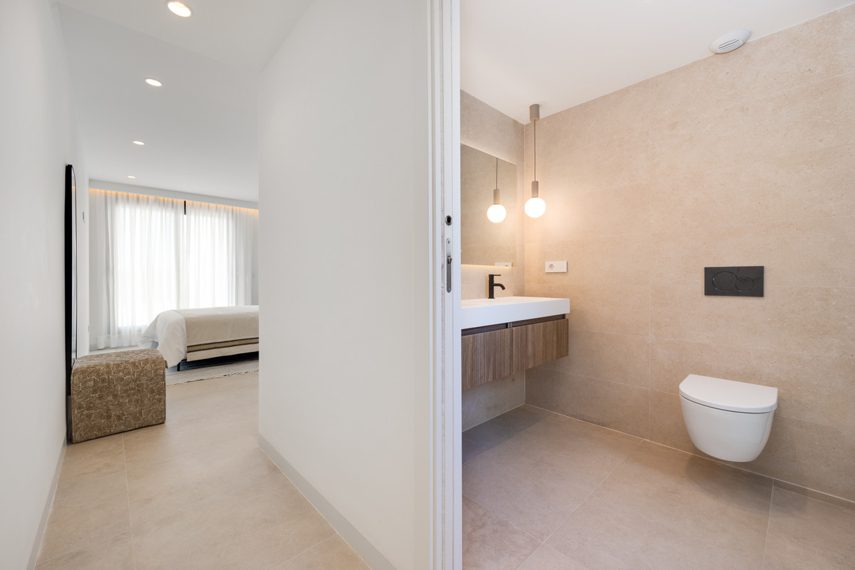 Tu Villa Soñada en Muchamiel: Lujo, Piscina y Solárium, Descubra su villa ideal en Muchamiel, Alicante. 3 dorm, 3 baños, piscina privada y solárium en la Costa Blanca. Disfrute del estilo de vida mediterráneo cerca d