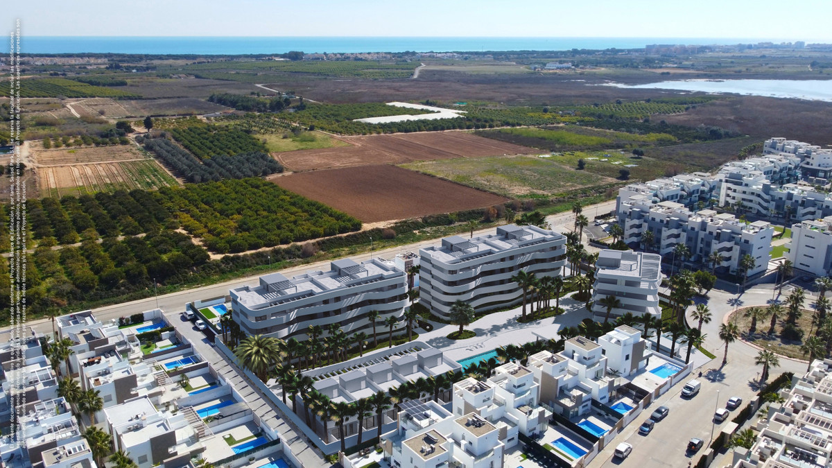 Guardamar: Tu Oasis Mediterráneo con Playa y Sol, Descubre apartamentos de lujo en Guardamar del Segura, Alicante. A pasos de la playa, con piscina, jardines y terraza privada. Tu hogar, inversión o refugio vac