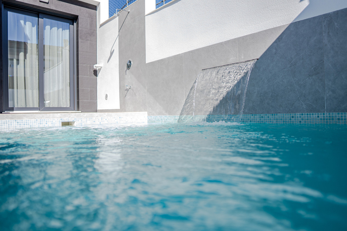 San Javier: Tu Villa Dúplex con Solárium Privado, Villas dúplex de 3 dorm. en San Javier, Murcia. Vive el Mediterráneo en Costa Cálida. Piscina, solárium privado, cerca de playas y servicios. Tu hogar ideal des