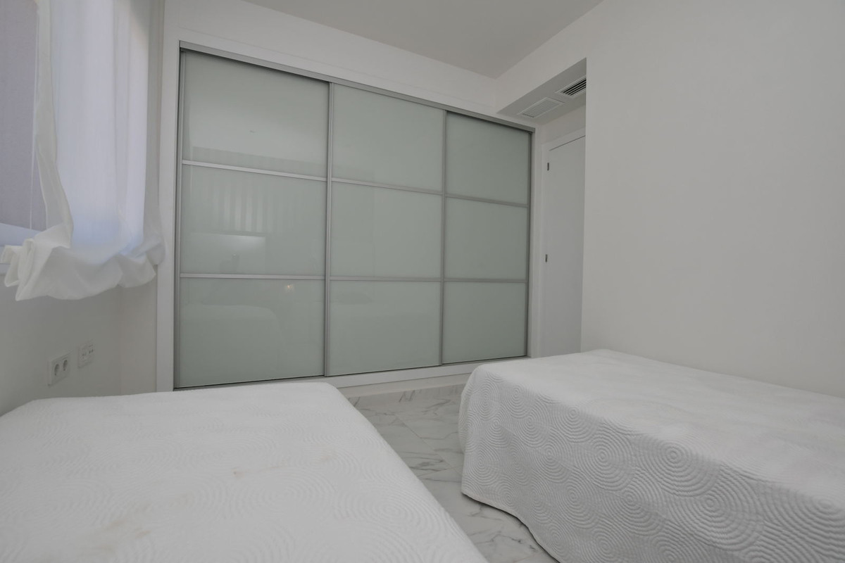 San Miguel de Salinas: Tu Villa con Vistas y Golf, Hogar en San Miguel de Salinas, Costa Blanca. Residencial exclusivo entre golf y playas. Modernas viviendas desde 251.900€ con jardín o solárium y vistas. Pisci