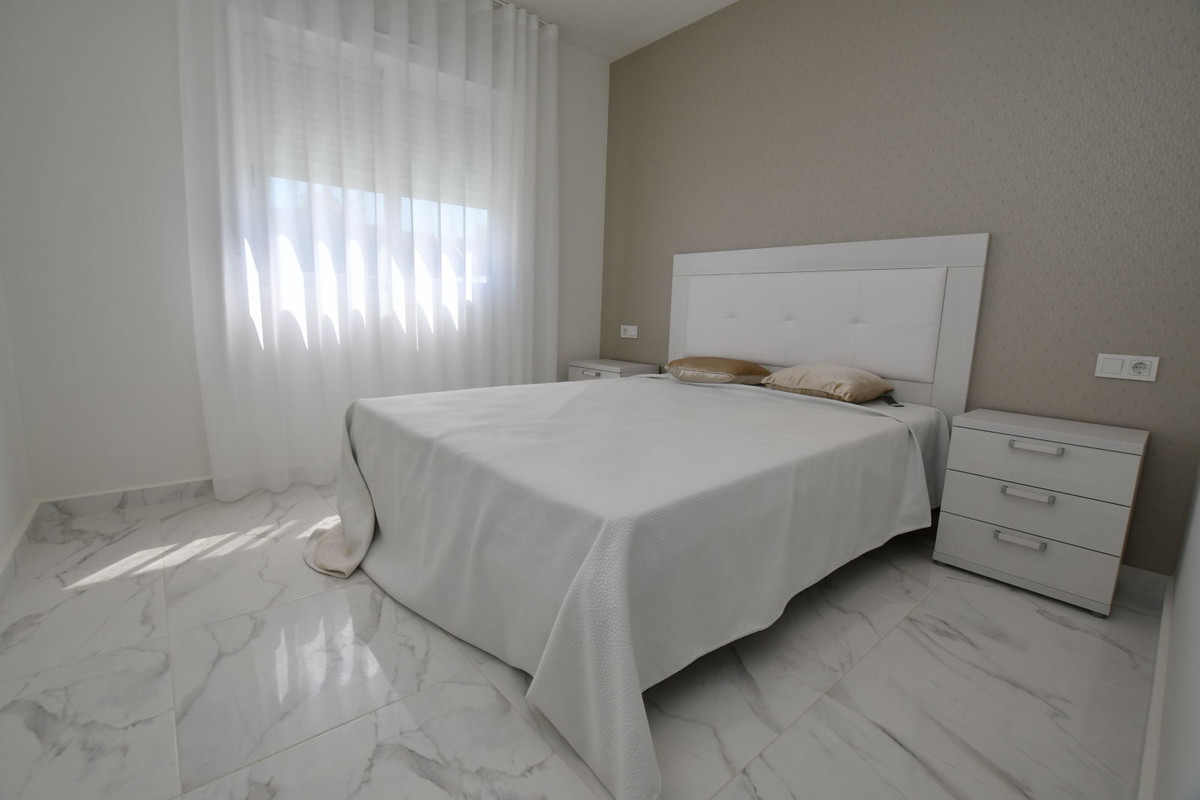 San Miguel de Salinas: Tu Villa con Vistas y Golf, Hogar en San Miguel de Salinas, Costa Blanca. Residencial exclusivo entre golf y playas. Modernas viviendas desde 251.900€ con jardín o solárium y vistas. Pisci