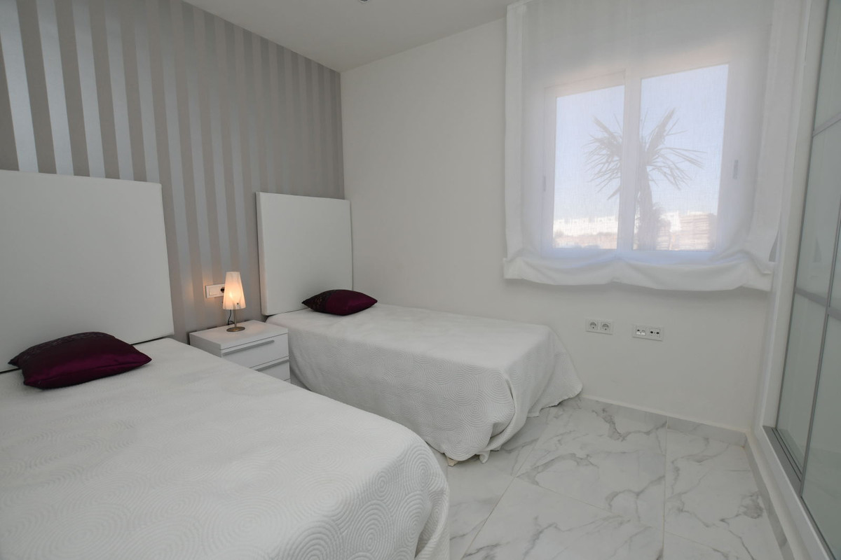 San Miguel de Salinas: Tu Villa con Vistas y Golf, Hogar en San Miguel de Salinas, Costa Blanca. Residencial exclusivo entre golf y playas. Modernas viviendas desde 251.900€ con jardín o solárium y vistas. Pisci