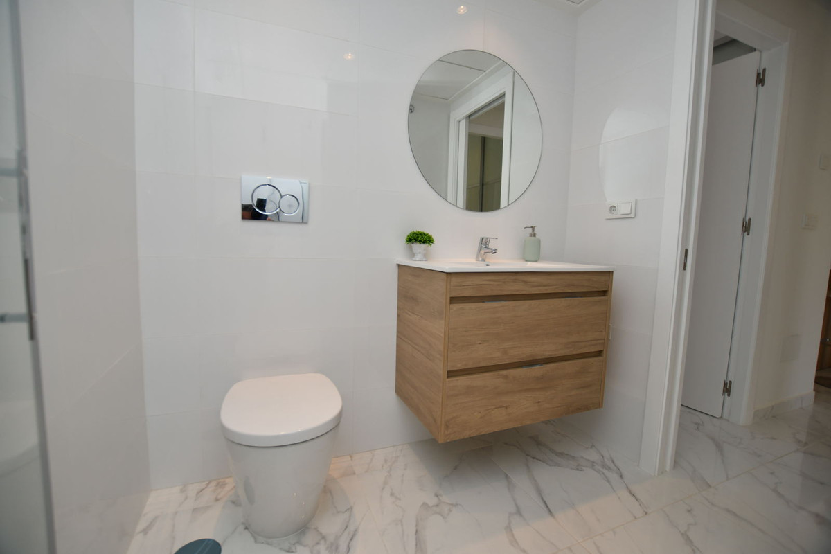 San Miguel de Salinas: Tu Villa con Vistas y Golf, Hogar en San Miguel de Salinas, Costa Blanca. Residencial exclusivo entre golf y playas. Modernas viviendas desde 251.900€ con jardín o solárium y vistas. Pisci