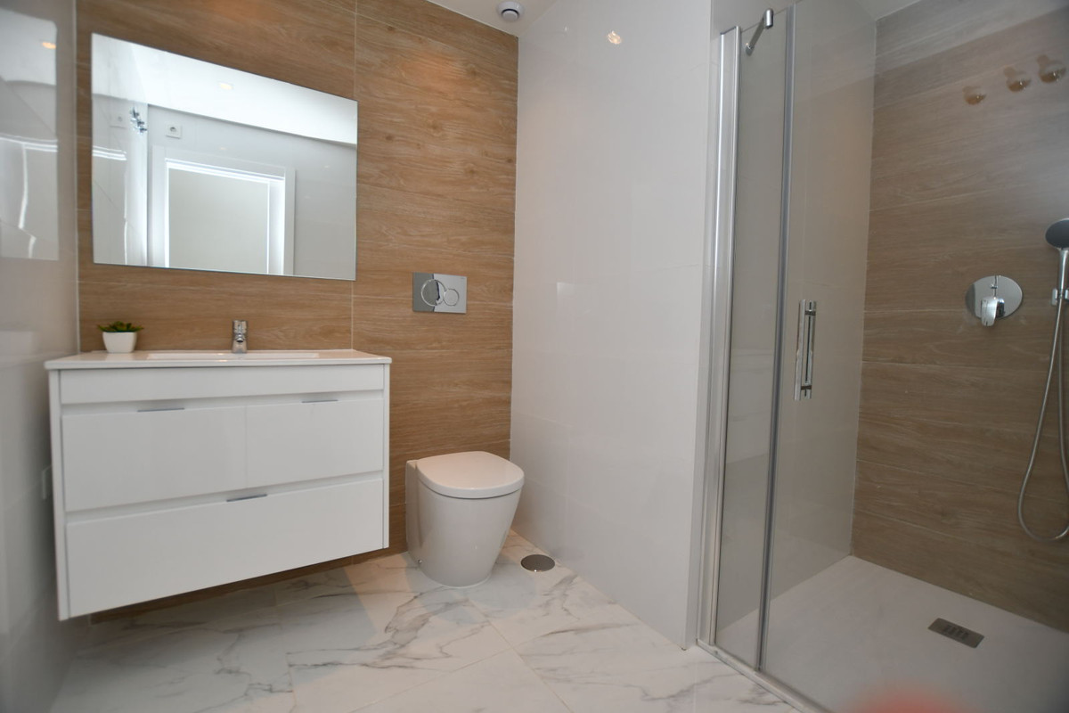 San Miguel de Salinas: Tu Villa con Vistas y Golf, Hogar en San Miguel de Salinas, Costa Blanca. Residencial exclusivo entre golf y playas. Modernas viviendas desde 251.900€ con jardín o solárium y vistas. Pisci