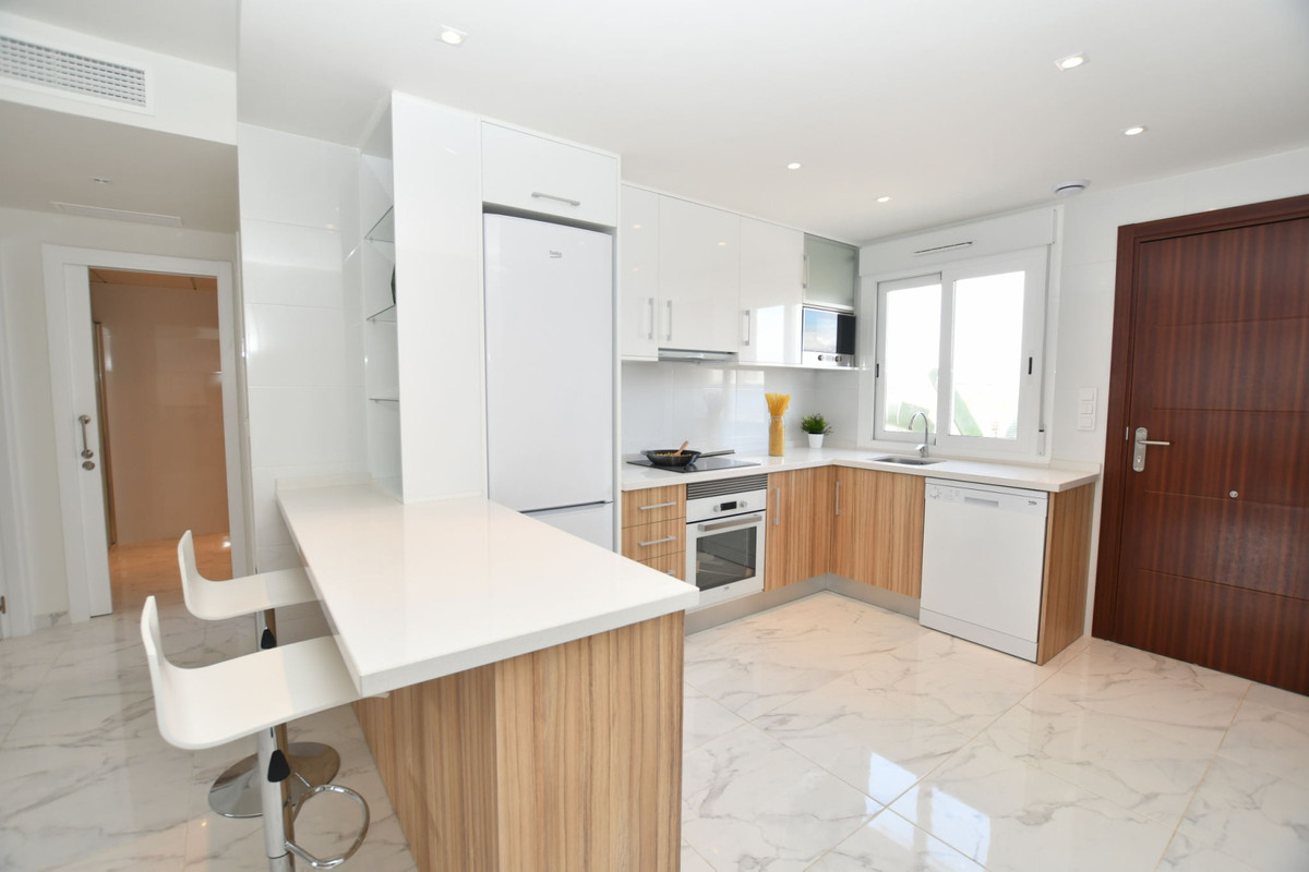 San Miguel de Salinas: Tu Villa con Vistas y Golf, Hogar en San Miguel de Salinas, Costa Blanca. Residencial exclusivo entre golf y playas. Modernas viviendas desde 251.900€ con jardín o solárium y vistas. Pisci
