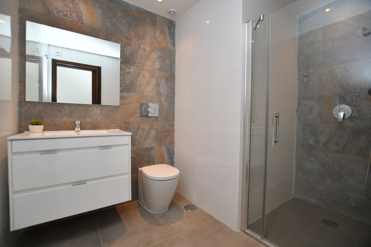 San Miguel de Salinas: Tu Villa con Vistas y Golf, Hogar en San Miguel de Salinas, Costa Blanca. Residencial exclusivo entre golf y playas. Modernas viviendas desde 251.900€ con jardín o solárium y vistas. Pisci