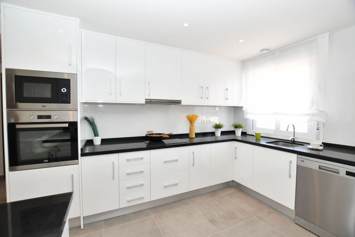 San Miguel de Salinas: Tu Villa con Vistas y Golf, Hogar en San Miguel de Salinas, Costa Blanca. Residencial exclusivo entre golf y playas. Modernas viviendas desde 251.900€ con jardín o solárium y vistas. Pisci