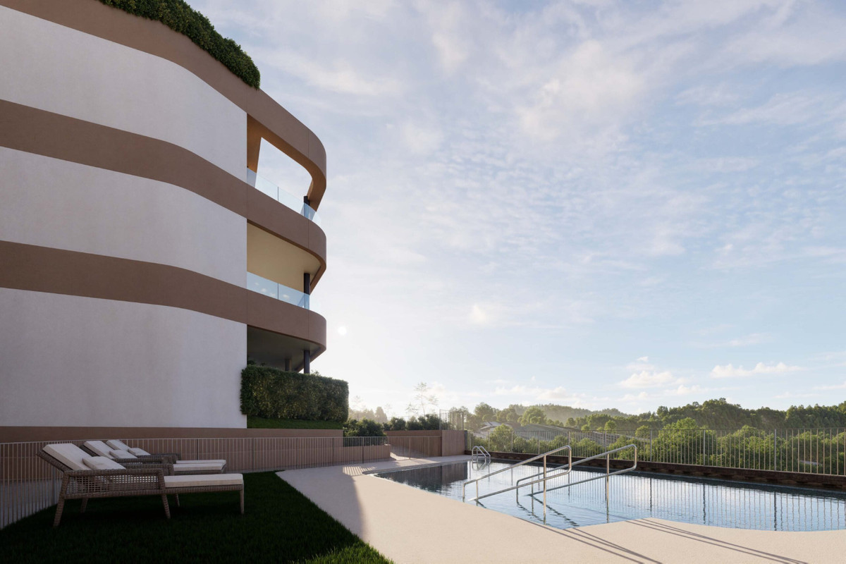Estepona Golf: Tu Oasis de Lujo y Naturaleza, Apartamento de 3 dorm. en Estepona, Málaga, junto a campo de golf. Disfruta de vistas panorámicas, piscina, gimnasio y un estilo de vida mediterráneo exclusivo