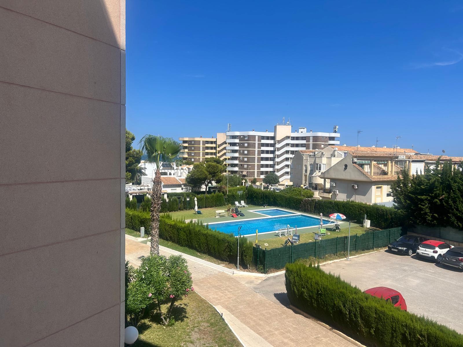 Apartamento Reformado, Vistas al Mar y Piscina en Orihuela Costa, Apartamento reformado de lujo en Zenia, Orihuela Costa. 3 hab, 2 baños, vistas al mar y a metros de la playa. Piscina, parking. ¡Tu inversión o vida costera de