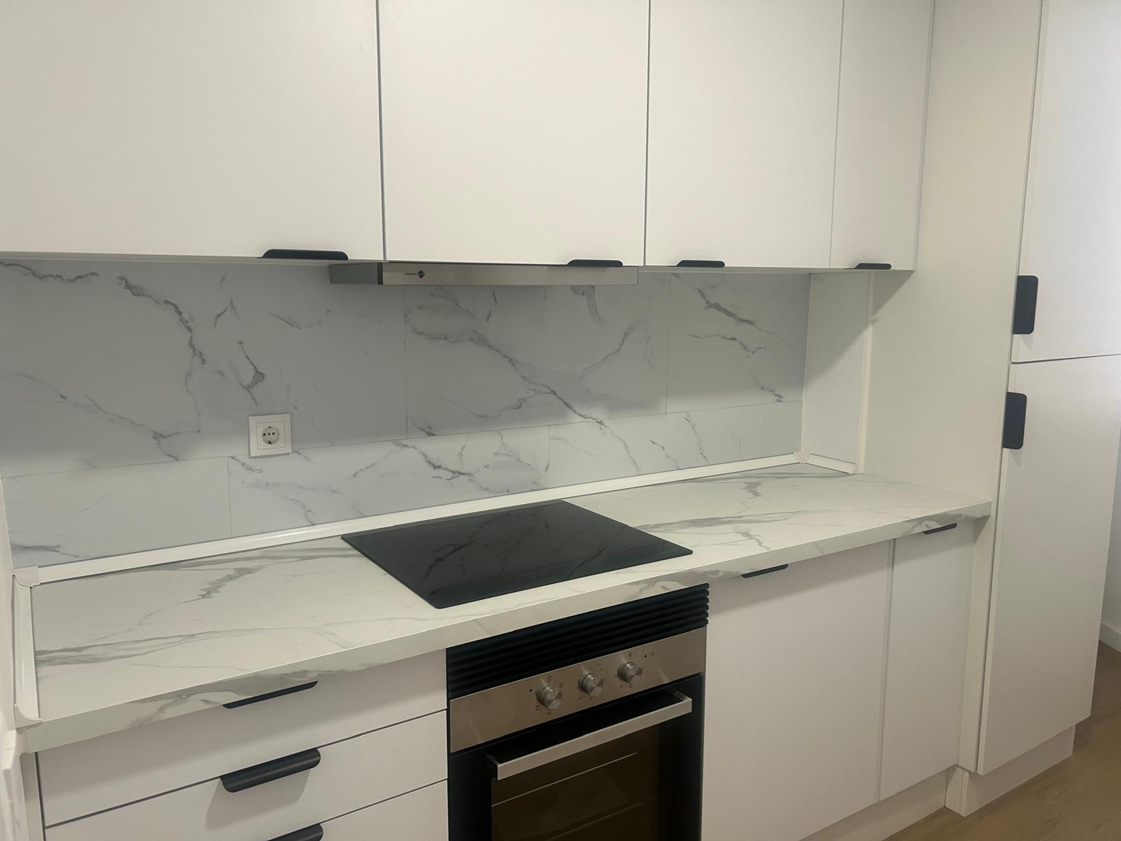 Apartamento Reformado, Vistas al Mar y Piscina en Orihuela Costa, Apartamento reformado de lujo en Zenia, Orihuela Costa. 3 hab, 2 baños, vistas al mar y a metros de la playa. Piscina, parking. ¡Tu inversión o vida costera de