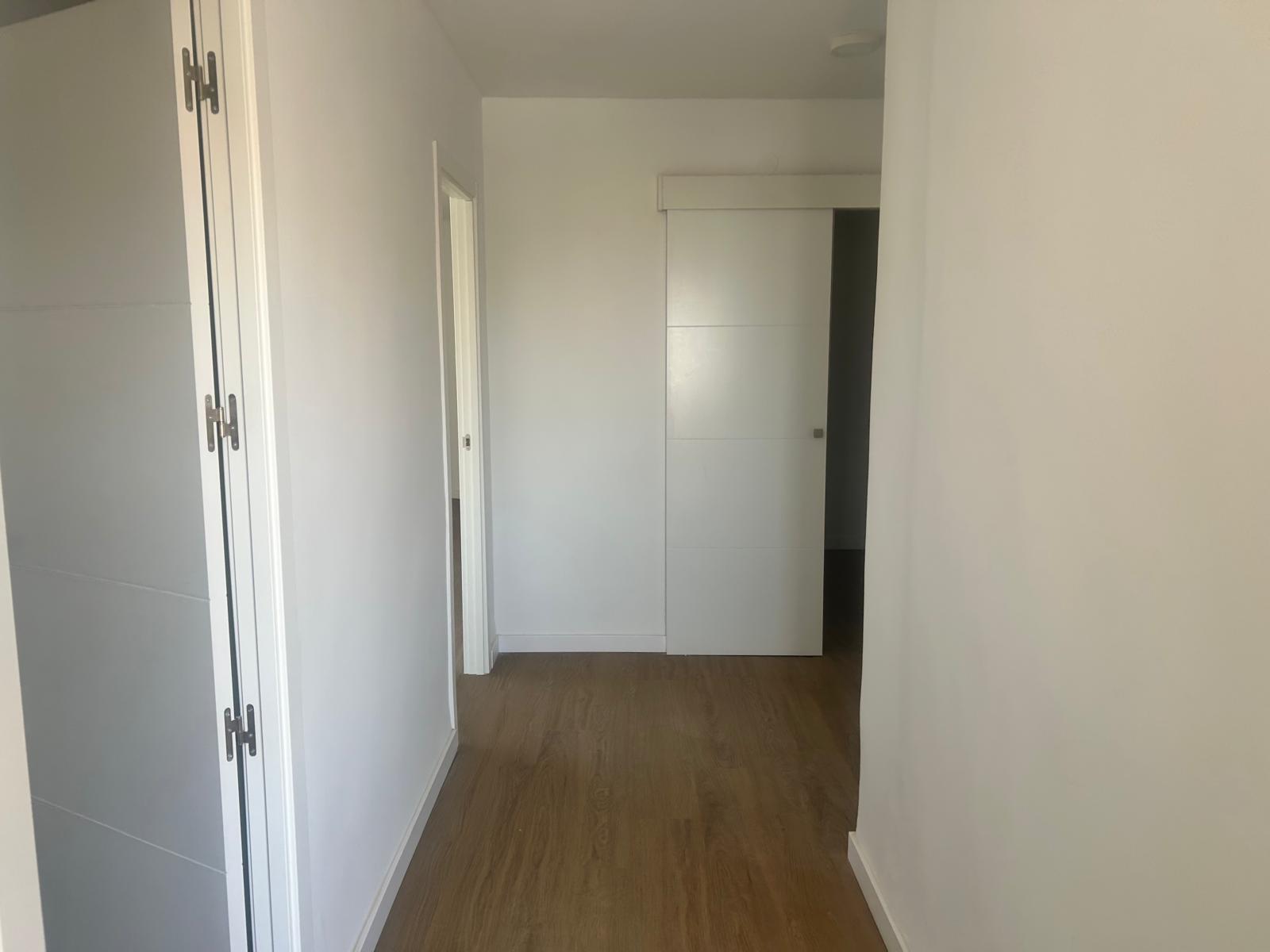 Apartamento Reformado, Vistas al Mar y Piscina en Orihuela Costa, Apartamento reformado de lujo en Zenia, Orihuela Costa. 3 hab, 2 baños, vistas al mar y a metros de la playa. Piscina, parking. ¡Tu inversión o vida costera de