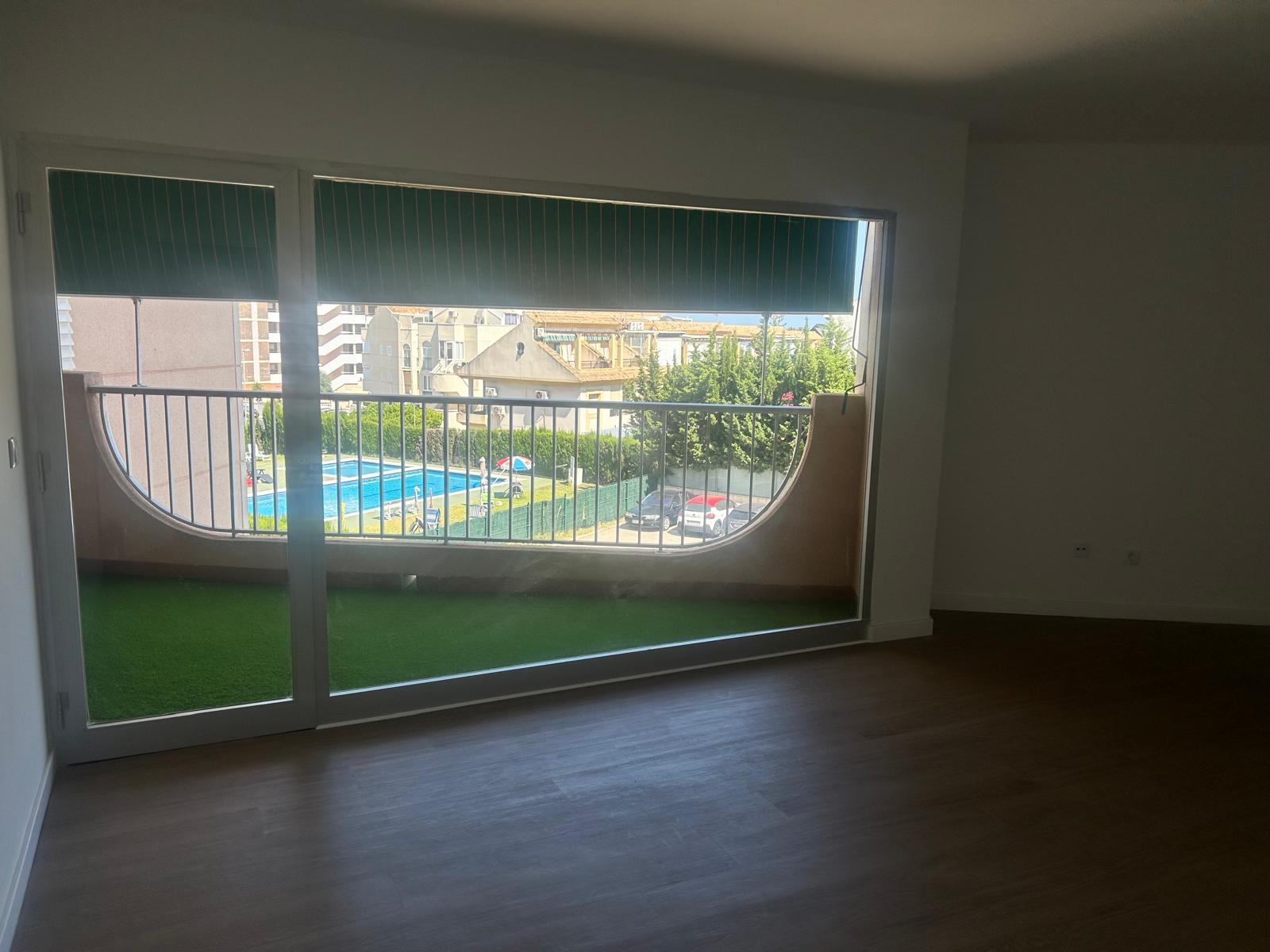 Apartamento Reformado, Vistas al Mar y Piscina en Orihuela Costa, Apartamento reformado de lujo en Zenia, Orihuela Costa. 3 hab, 2 baños, vistas al mar y a metros de la playa. Piscina, parking. ¡Tu inversión o vida costera de