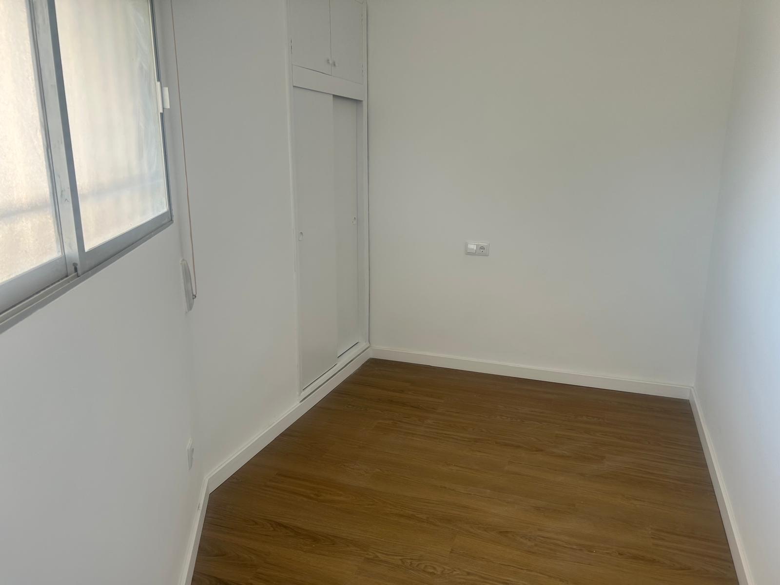 Apartamento Reformado, Vistas al Mar y Piscina en Orihuela Costa, Apartamento reformado de lujo en Zenia, Orihuela Costa. 3 hab, 2 baños, vistas al mar y a metros de la playa. Piscina, parking. ¡Tu inversión o vida costera de