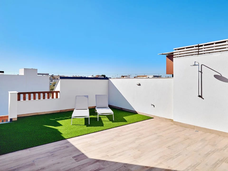 Exclusivo Apartamento Tailandés en Pilar de la Horadada. ¡Alquiler Larga Duración!, Descubra este apartamento de lujo de nueva construcción en Pilar de la Horadada. 2 dorm, 2 baños, terraza, solárium. Amueblado, parking. ¡Desde 1000€/mes! Dispo