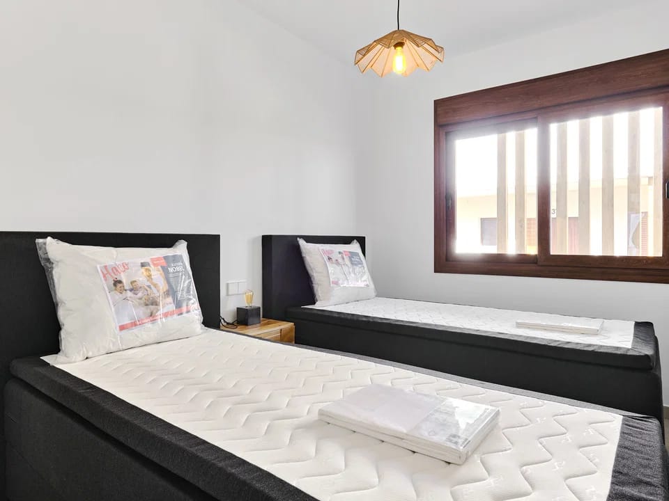 Exclusivo Apartamento Tailandés en Pilar de la Horadada. ¡Alquiler Larga Duración!, Descubra este apartamento de lujo de nueva construcción en Pilar de la Horadada. 2 dorm, 2 baños, terraza, solárium. Amueblado, parking. ¡Desde 1000€/mes! Dispo