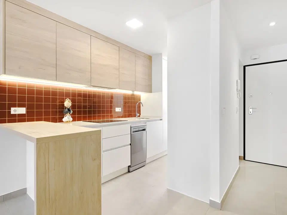 Exclusivo Apartamento Tailandés en Pilar de la Horadada. ¡Alquiler Larga Duración!, Descubra este apartamento de lujo de nueva construcción en Pilar de la Horadada. 2 dorm, 2 baños, terraza, solárium. Amueblado, parking. ¡Desde 1000€/mes! Dispo