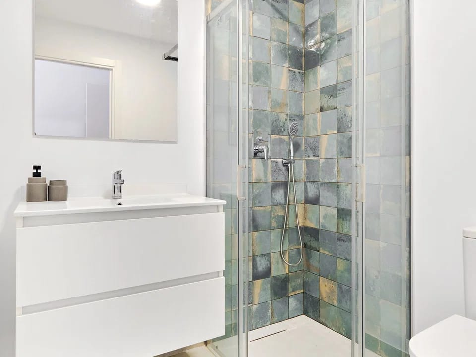 Exclusivo Apartamento Tailandés en Pilar de la Horadada. ¡Alquiler Larga Duración!, Descubra este apartamento de lujo de nueva construcción en Pilar de la Horadada. 2 dorm, 2 baños, terraza, solárium. Amueblado, parking. ¡Desde 1000€/mes! Dispo