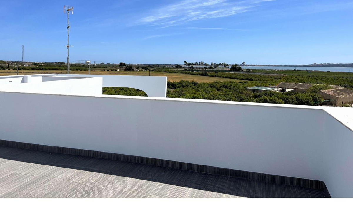 Villa de Lujo en Rojales: Sol, Piscina y Sin Escaleras, Descubra villas exclusivas de diseño en Rojales, Alicante. Disfrute del estilo de vida mediterráneo con piscina privada, solárium y sin escaleras. ¡Su hogar ide