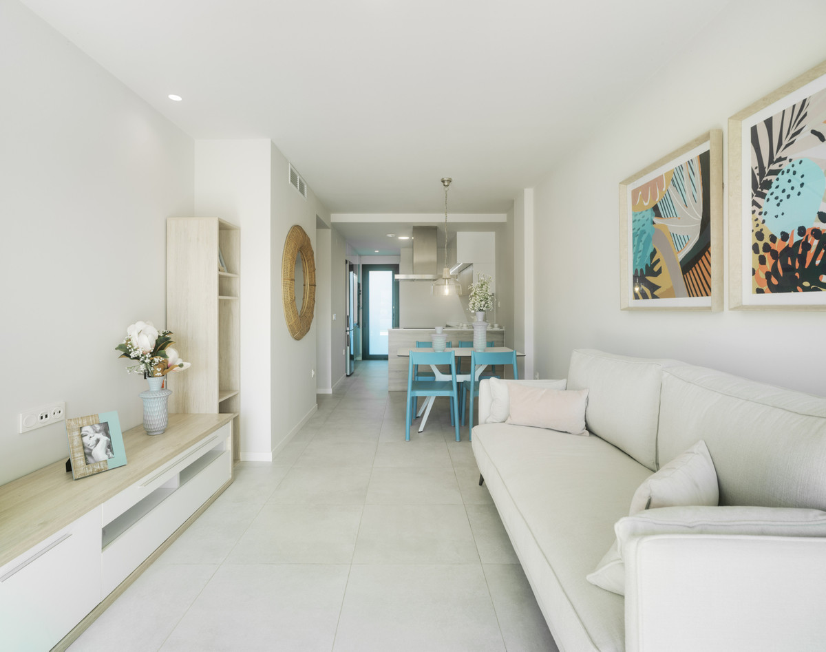 Mil Palmeras: Tu Oasis Mediterráneo a Pasos del Mar, Vive el lujo en Mil Palmeras, Costa Blanca. Exclusivos apartamentos a 600m de la playa. Disfruta de piscinas, jardines y seguridad. 2/3 dorm. desde 269.000€. ¡T