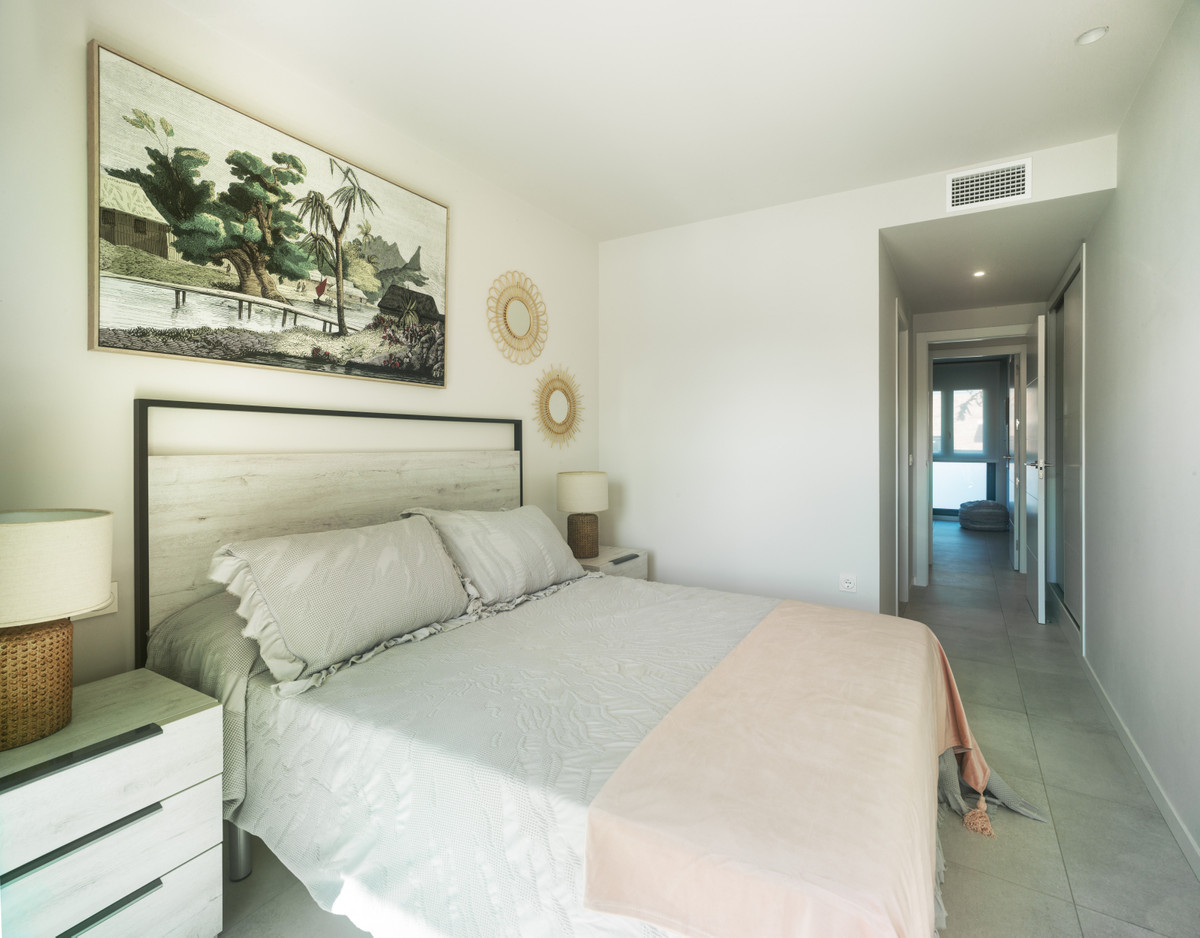 Mil Palmeras: Tu Oasis Mediterráneo a Pasos del Mar, Vive el lujo en Mil Palmeras, Costa Blanca. Exclusivos apartamentos a 600m de la playa. Disfruta de piscinas, jardines y seguridad. 2/3 dorm. desde 269.000€. ¡T