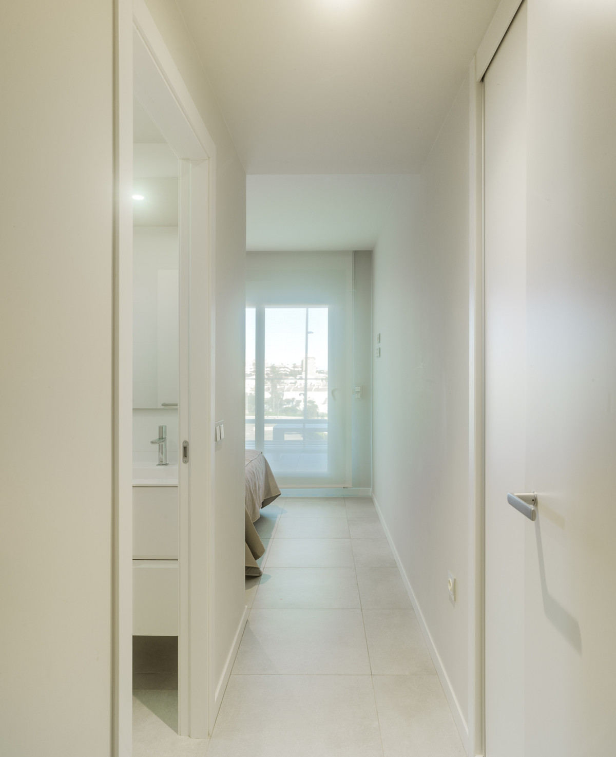 Mil Palmeras: Tu Oasis Mediterráneo a Pasos del Mar, Vive el lujo en Mil Palmeras, Costa Blanca. Exclusivos apartamentos a 600m de la playa. Disfruta de piscinas, jardines y seguridad. 2/3 dorm. desde 269.000€. ¡T