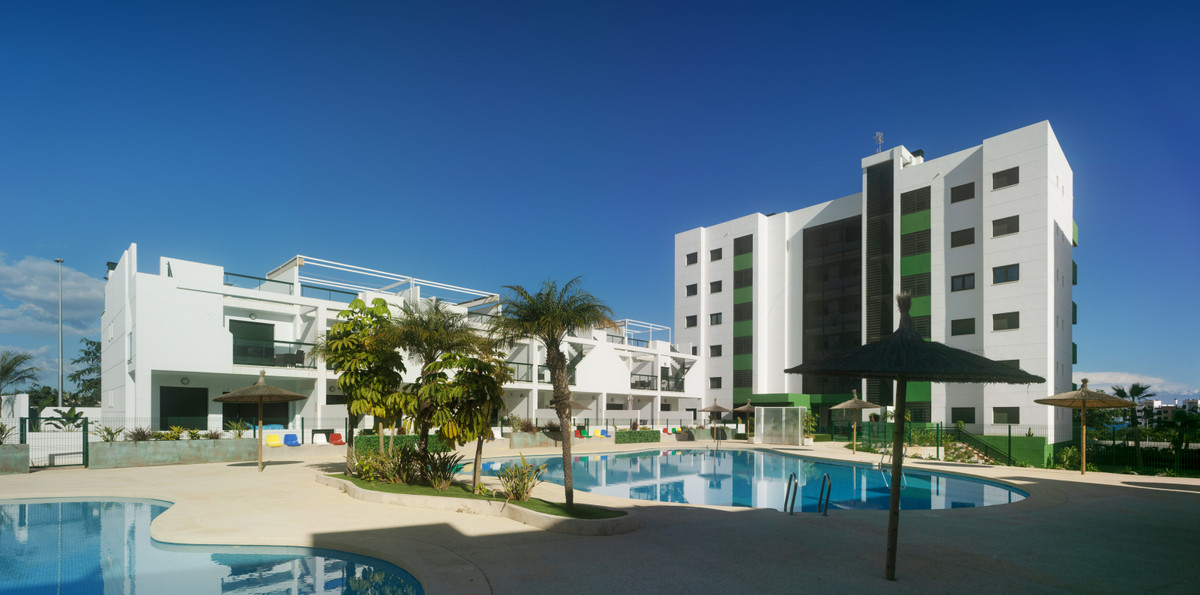 Mil Palmeras: Tu Oasis Mediterráneo a Pasos del Mar, Vive el lujo en Mil Palmeras, Costa Blanca. Exclusivos apartamentos a 600m de la playa. Disfruta de piscinas, jardines y seguridad. 2/3 dorm. desde 269.000€. ¡T