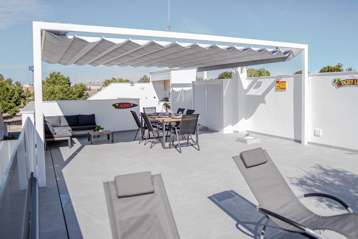 San Javier: Tu Villa Dúplex con Solárium y Piscina, Villas dúplex de lujo en San Javier, Costa Cálida. 2-3 dorm, 2 baños, piscina y solárium privado. Cerca de playas y golf. ¡Su hogar desde 272.900€!