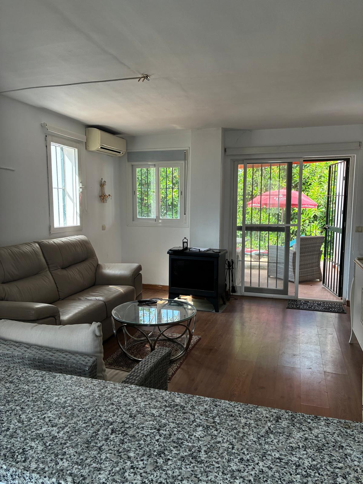 Estepona: Apartamento con Vistas al Mar en Hacienda Beach, Apartamento excepcional en Hacienda Beach, Estepona. 2 dorm, vistas al mar y acceso directo a la playa. Disfruta la Nueva Milla de Oro con piscina, seguridad 24