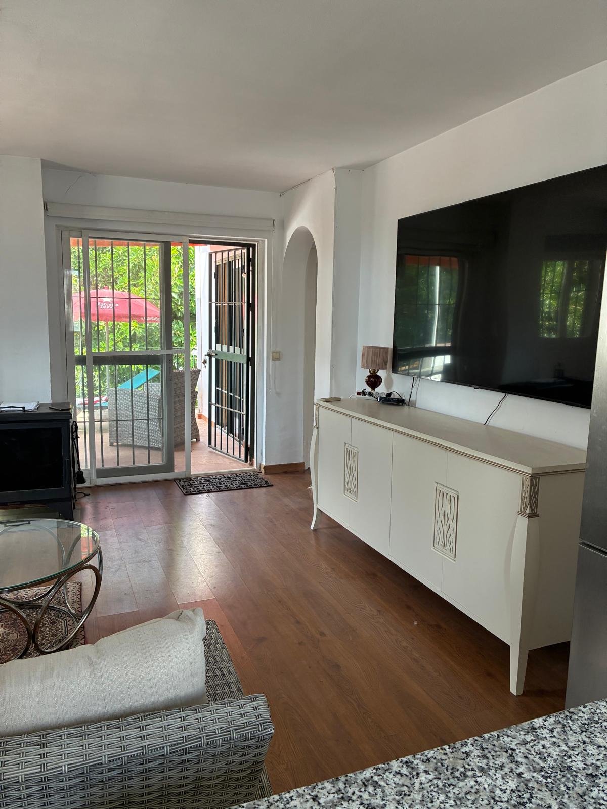 Estepona: Apartamento con Vistas al Mar en Hacienda Beach, Apartamento excepcional en Hacienda Beach, Estepona. 2 dorm, vistas al mar y acceso directo a la playa. Disfruta la Nueva Milla de Oro con piscina, seguridad 24