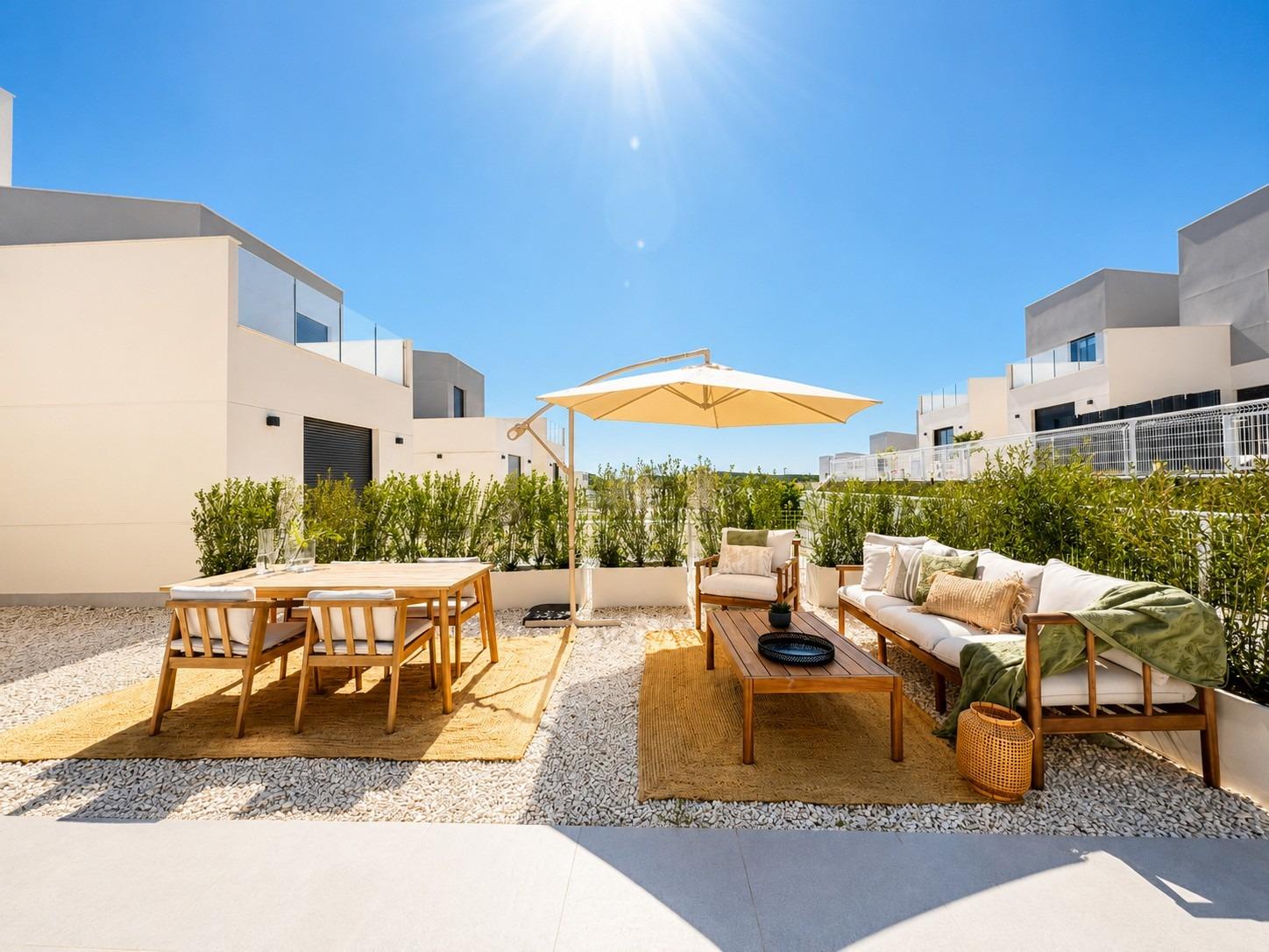 Vive el Lujo Mediterráneo en Altaona Golf, Murcia, Adosados y villas de nueva construcción en Altaona Golf, Murcia. Vive la vida mediterránea con seguridad, naturaleza y piscina. ¡Tu hogar o inversión ideal en C
