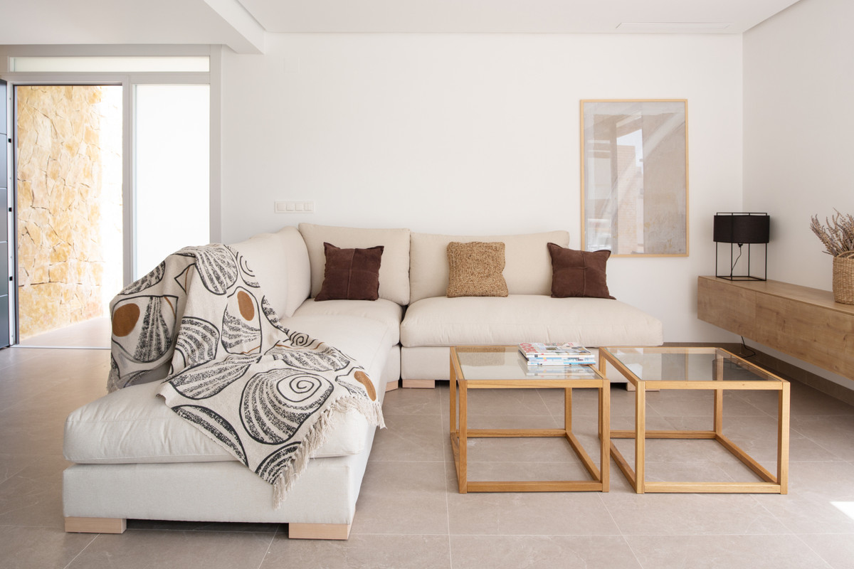 Exclusiva Villa en Orihuela: Lujo y Vida Mediterránea, Descubra su villa de lujo en Orihuela Costa, Alicante. A 200m de playas, golf y servicios. 4 dorm, piscina. Viva el sueño mediterráneo en Costa Blanca con el me
