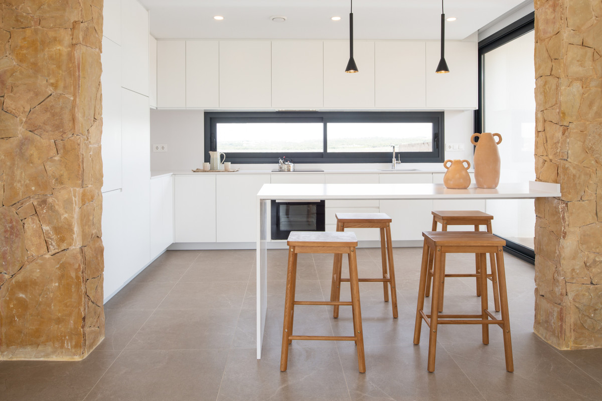 Exclusiva Villa en Orihuela: Lujo y Vida Mediterránea, Descubra su villa de lujo en Orihuela Costa, Alicante. A 200m de playas, golf y servicios. 4 dorm, piscina. Viva el sueño mediterráneo en Costa Blanca con el me