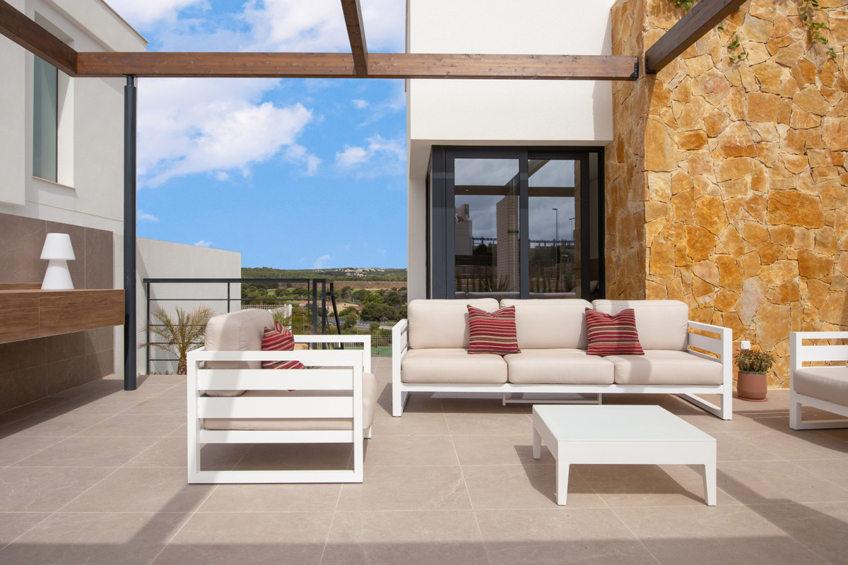 Exclusiva Villa en Orihuela: Lujo y Vida Mediterránea, Descubra su villa de lujo en Orihuela Costa, Alicante. A 200m de playas, golf y servicios. 4 dorm, piscina. Viva el sueño mediterráneo en Costa Blanca con el me