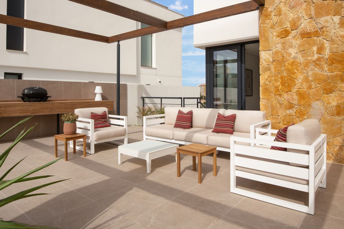 Exclusiva Villa en Orihuela: Lujo y Vida Mediterránea, Descubra su villa de lujo en Orihuela Costa, Alicante. A 200m de playas, golf y servicios. 4 dorm, piscina. Viva el sueño mediterráneo en Costa Blanca con el me