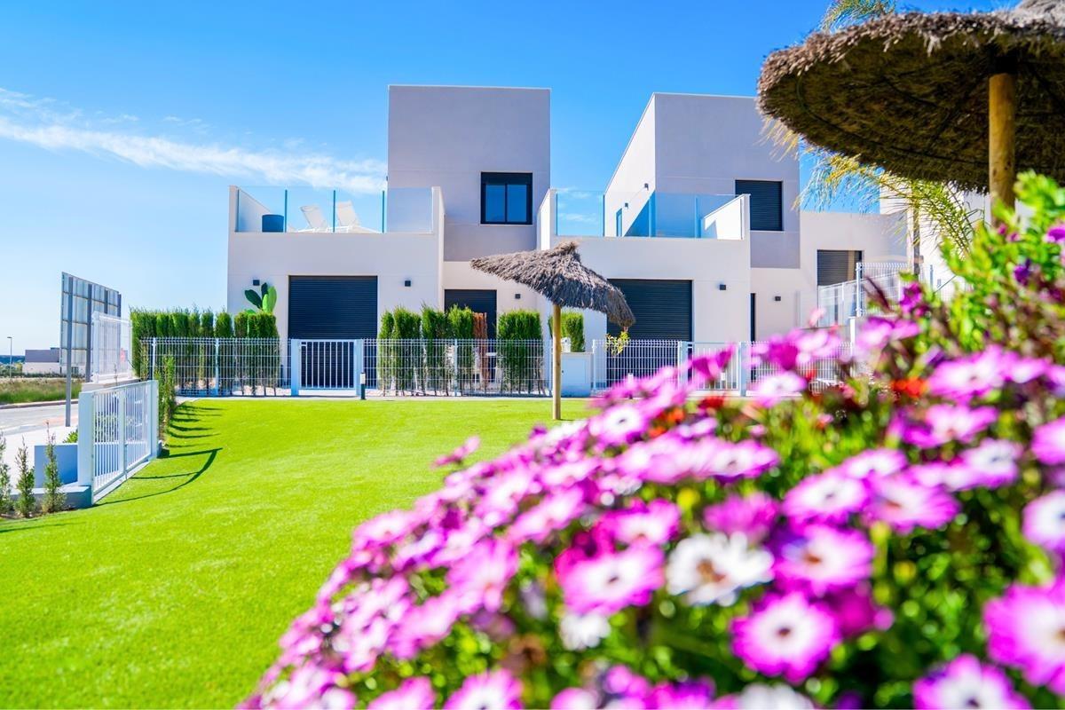 Altaona Golf, Murcia: Tu Adosado de Lujo y Naturaleza, Adosado de nueva construcción en Altaona Golf Resort, Murcia. Disfrute de un estilo de vida mediterráneo en la Costa Cálida. 3 dormitorios, piscina, seguridad 2