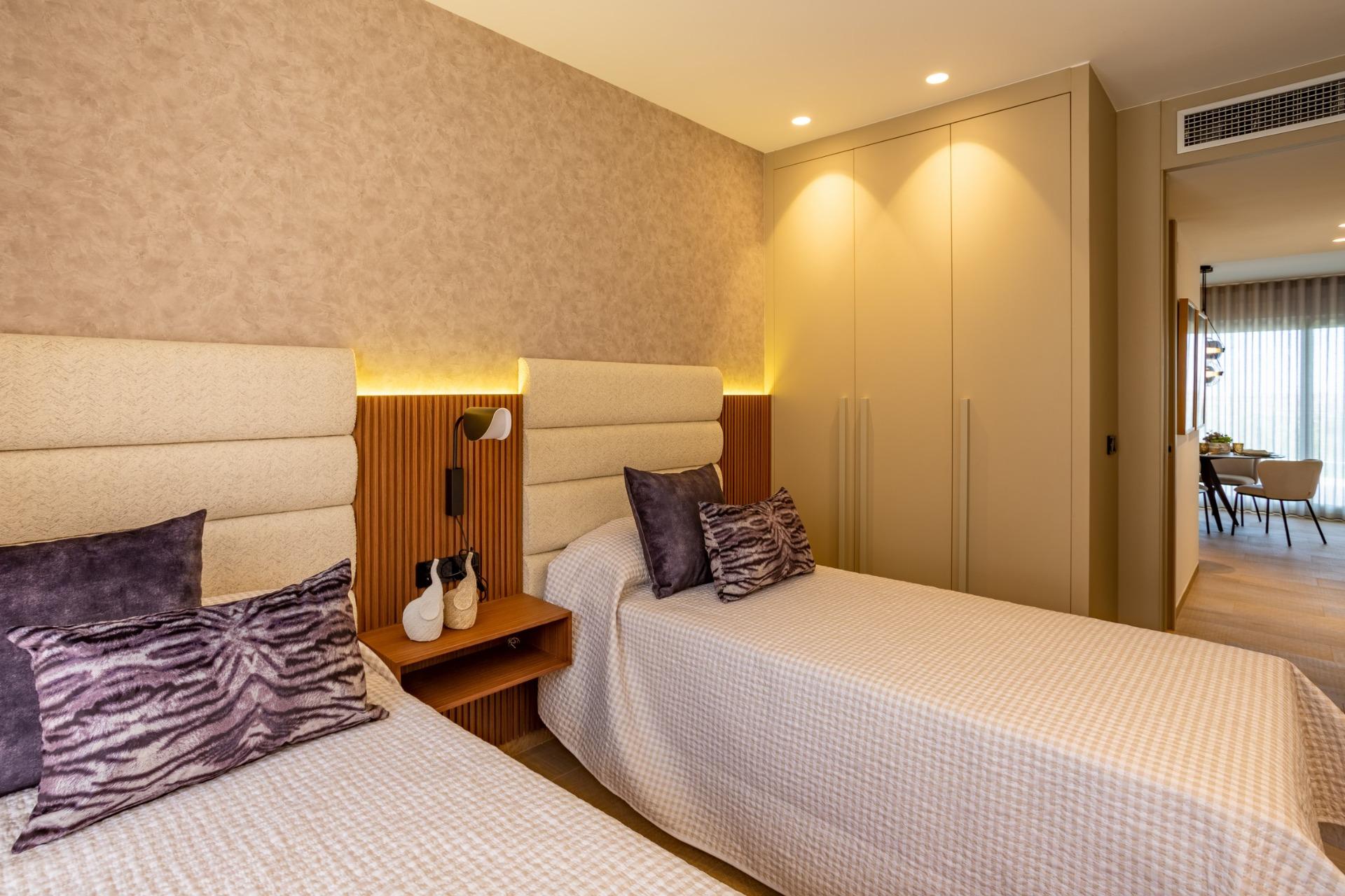 Lujo y Golf en La Finca, Algorfa: Tu Hogar en Alicante, Descubre 4 bungalows de lujo en La Finca Golf, Algorfa, Costa Blanca. Diseño moderno, 3 dorm., 2 baños, piscina y golf. Cerca de playas y aeropuerto. ¡Tu vida d