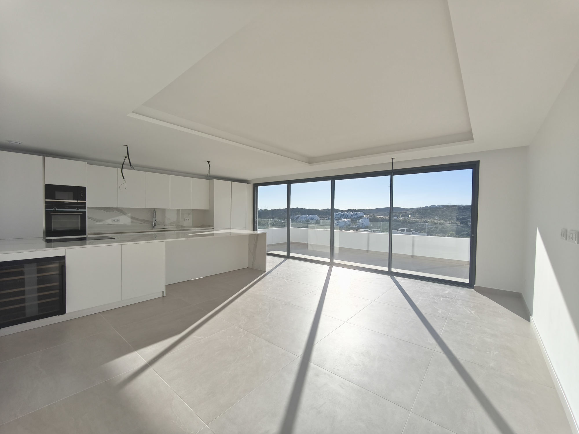Ático de Lujo con Piscina Privada en Estepona, Ático dúplex en venta en La Gaspara, Estepona. 3 hab, terrazas, piscina privada y vistas al mar. Lujo mediterráneo.