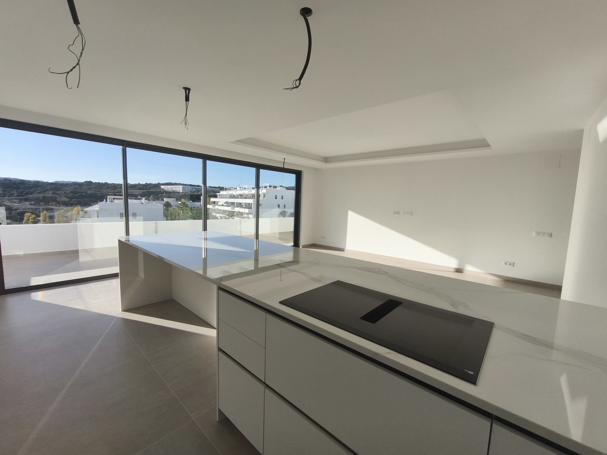 Ático de Lujo con Piscina Privada en Estepona, Ático dúplex en venta en La Gaspara, Estepona. 3 hab, terrazas, piscina privada y vistas al mar. Lujo mediterráneo.
