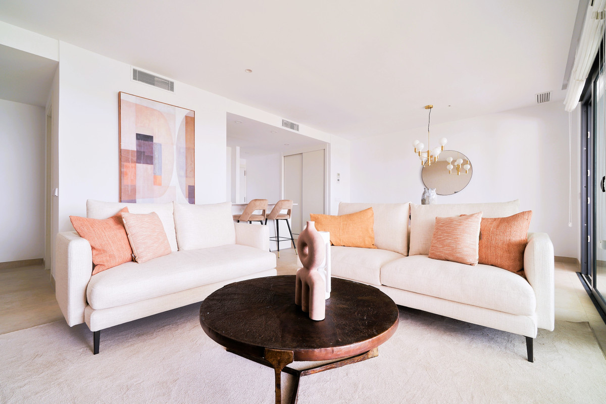 Lujo Exclusivo con Vistas al Mar en El Higuerón, Descubre apartamentos de lujo en El Higuerón, Fuengirola. Vistas al mar, piscina, gimnasio y coworking. A 500m del mar y tren. ¡Tu vida en la Costa del Sol!