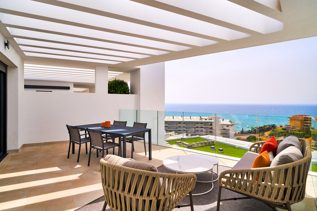 Lujo Exclusivo con Vistas al Mar en El Higuerón, Descubre apartamentos de lujo en El Higuerón, Fuengirola. Vistas al mar, piscina, gimnasio y coworking. A 500m del mar y tren. ¡Tu vida en la Costa del Sol!
